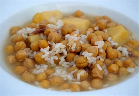 Limpia y pica el puerro y agrégalo. Olla con Arroz. Receta | Asopaipas. Recetas de Cocina Casera