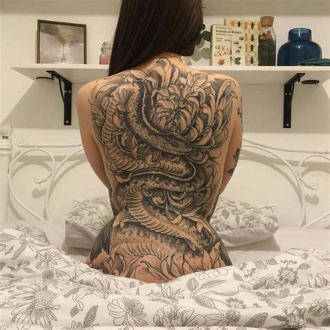 Большая татуировка на спине Как выбрать мастера и ухаживать за татуировкой