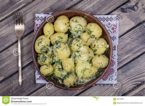 These simple smashed red potatoes are flavored with garlic and butter. Boiled Potatoes With Dill, Garlic And Butter In Plate On ...