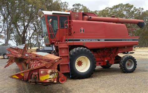 International 1480 Header With 30ft 810 Front Machinery