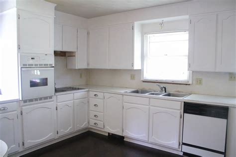 Many diyers can, and do. Painting oak cabinets white: An amazing transformation - Lovely Etc.