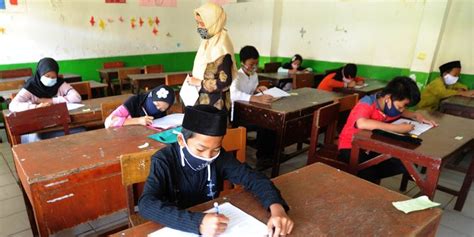 #alekpendi #profilsekolah #dapodik2020 #dapodik #operatorsekolah assalamualaikum wr, wb. Kemendikbud: Tanpa Sekolah Banyak Anak Terjebak pada ...