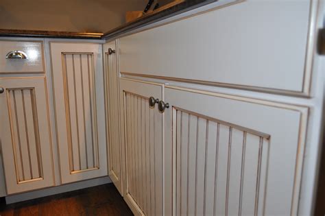 If you're looking for a dynamic pairing to draw attention to your kitchen cabinets, raised panel kitchen cabinets in white will surely accomplish your goal. Vintage Cream | New Legacy Woodcraft, Inc