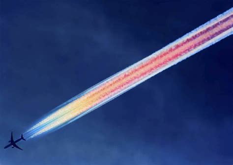 Vapour Trails And Cones Created By Planes 20 Pics