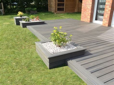 Six ideas for garden screens. pvc composite decking with garden boxes | Garden floor ...