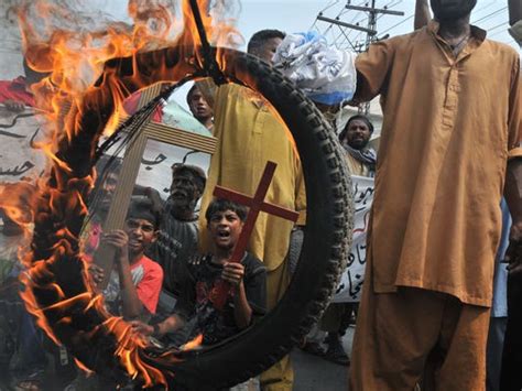Pakistan Christians Take To The Streets After Bombing