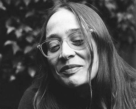 She was classically trained as a pianist as a child and began composing songs when she. Fiona Apple revela que novo disco deve chegar no próximo ano