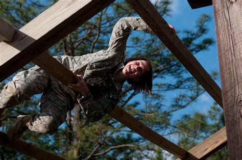Dvids News Soldiers Navigate Obstacles During Air Assault Obstacle