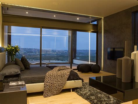 Relaxed luxury with a low, upholstered frame and back cushions — the delta bed embodies relaxation. This contemporary mansion in South Africa blends luxury ...