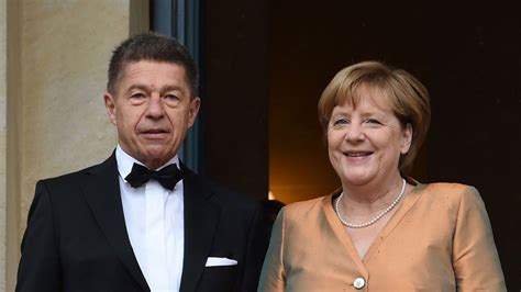 Der rote kasner, ein pfarrer, der die familie nach dem krieg in die ddr brachte und dort karriere machte. Angela Merkel: Getrennt! Ihr Mann hat die Koffer gepackt ...