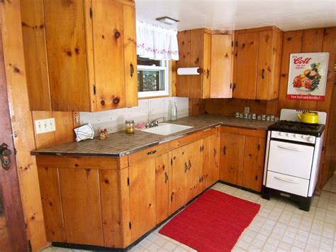 Pine Kitchen Cabinets An Aesthetic Appeal And A Gorgeously
