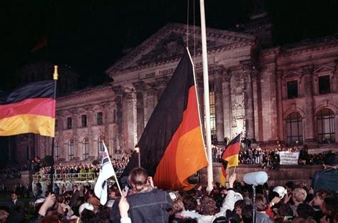 2020 » tag der deutschen einheit im jahr 2019. File:Bundesarchiv Bild 183-1990-1003-400, Berlin, deutsche ...