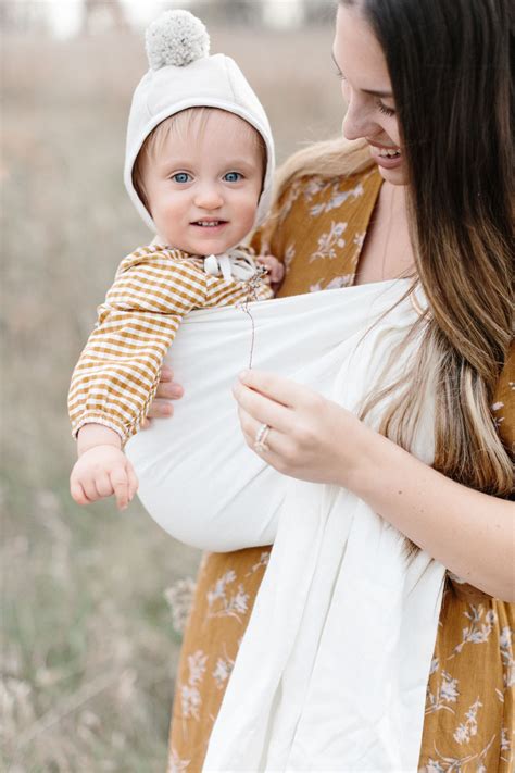 Start by deciding which side of your body you want to hold your baby on. Wildbird babywearing | Baby wearing, Wildbird ring sling ...