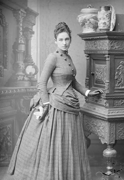Victorian Fashion Dress With Bustle Photo Prior To 1880 Victorian Fashion 19th Century