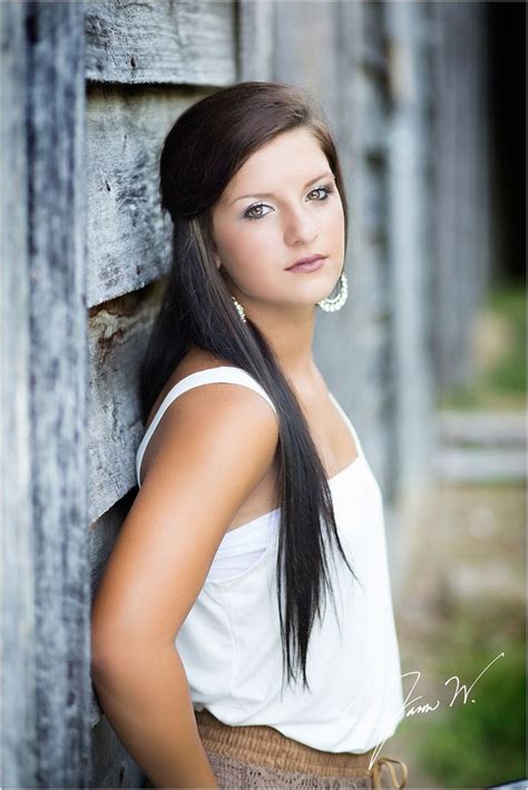 50 Simple And Amazing Senior Picture Poses For Girls Senior