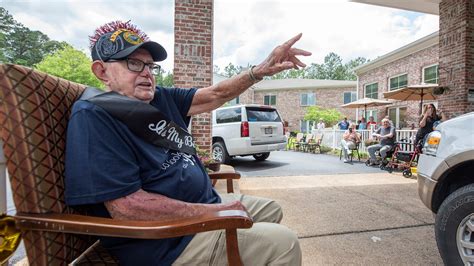 Drive Thru Parade Celebrates Ww Ii Mississippi Veterans 99th Birthday