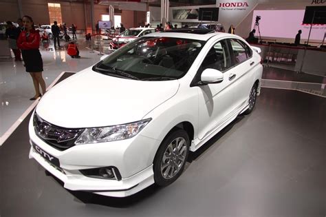 In this day and age, nearly every car on the market has to come with both passive and active safety systems. Honda City 2020 Price In India - автомобільний