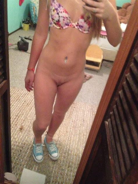 Bottomless Nude Group Beach Girls Mega Porn Pics