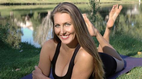Or wondered why traditional yoga calms the mind, tones the body but forgets the face? Yoga Workout Vinyasa Flow with Warrior Poses - YouTube