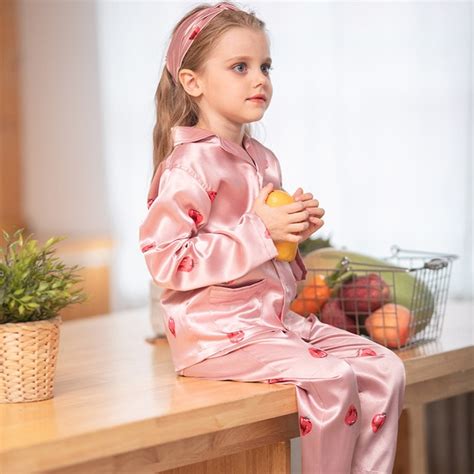 2019 New Silk Skin Friendly Sweet Strawberry Cute Long Sleeves Girl