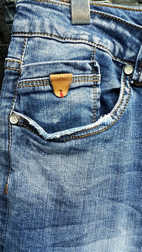 Alibaba.com introducing you some serious style revolution with premium category jeans pocket design at fair prices. Pin de Albert Chua em pocket design | Denim masculino ...