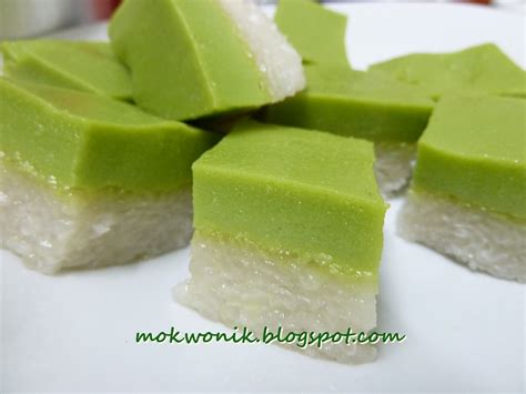Kuih seri muka merupakan sejenis kuih talam tradisi yang berasal dari negara kita. kuih seri muka | Semanis madu mokwo