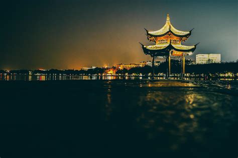 Traditional Chinese Pavilion Style At Lake Xi Hu Lake Lake In Hangzhou