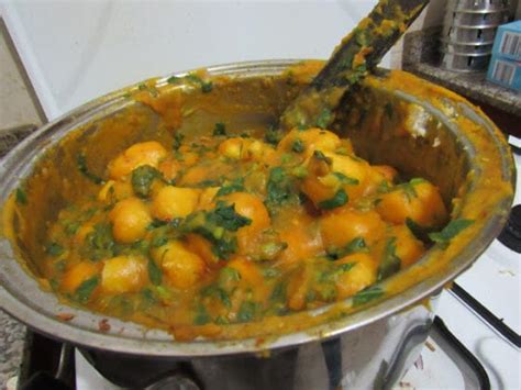 How To Cook Yam Porridge With Green Vegetables And Fish