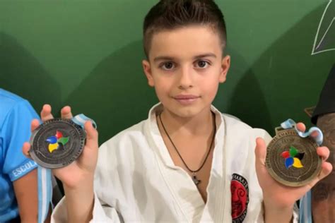 com oito anos atleta de itaperuna é campeão mundial de karatê terceira via terceira via