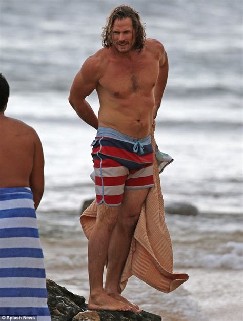 Sex And The Citys Jason Lewis He Hits The Waves In Hawaii During Beach Break Daily Mail Online