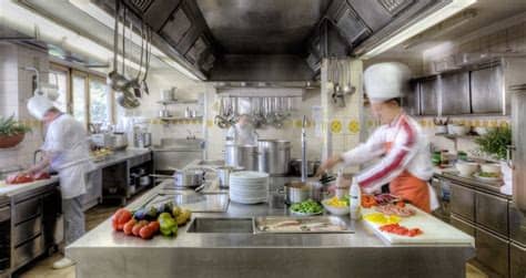 Consulta nuestra selección de hoteles y reserva hoy su hotel. La cucina - Hotel la Tambra - Corvara - Alta Badia