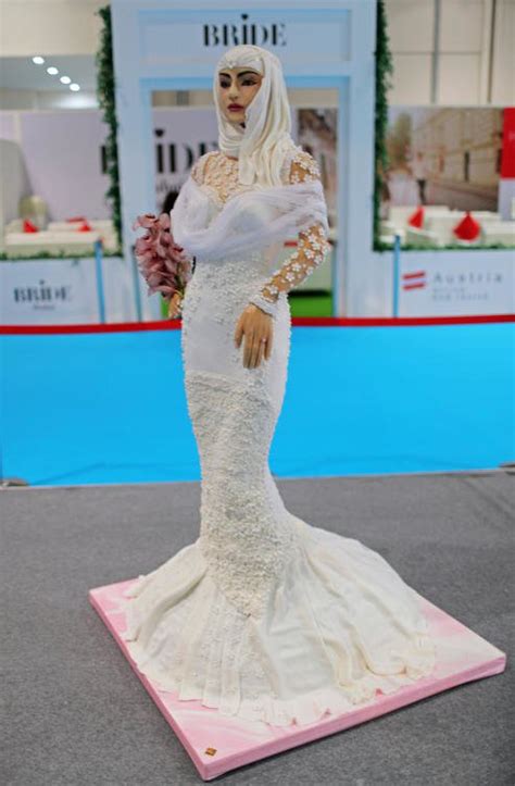 Incredible Checkout This Million Dollar Wedding Cake Made In The Form