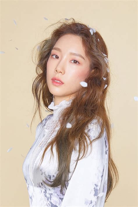 Leader & main vocalist motto : Update: Girls' Generation's Taeyeon Stuns In More Gorgeous ...