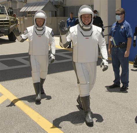 Spacexs New Suits En 2020