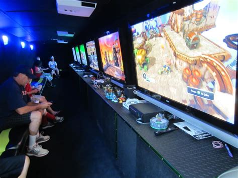Rockin' mobile game theater brings new york city's ultimate video game truck party on wheels right to your front door! video game bus, birthday party Bel-Air, Beverly Crest ...