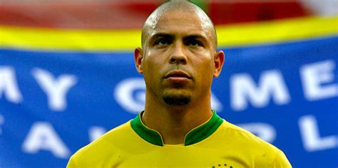 Rio de janeiro, 1976) futbolista brasileño. 10 Best Football Strikers of all Time | Soccer World