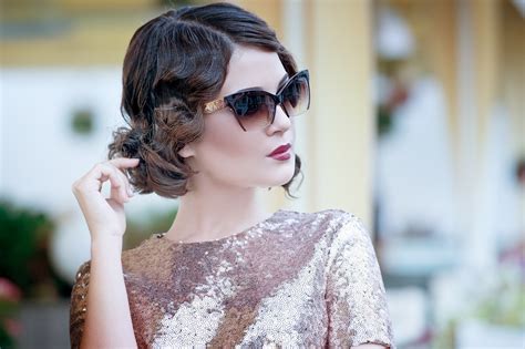 Many of these 1940's hairstyles made their way. 1940s Hairstyles: 13 Gorgeous Looks That Are Easy To Do