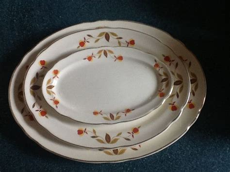 This little dish can hold keys or coins, be used as a decoration or given as a seasonal gift. Hall Jewel Tea Dishes | Vintage Hall China Jewel Tea ...
