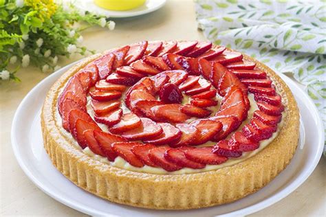 Questa sera, venerdì 29 ottobre, alle 21.10 su real time, benedetta parodi conduce il nono appuntamento di bake off italia 2021. CROSTATA MORBIDA CREMA E FRAGOLE | Ricette, Dolci, Ricette ...
