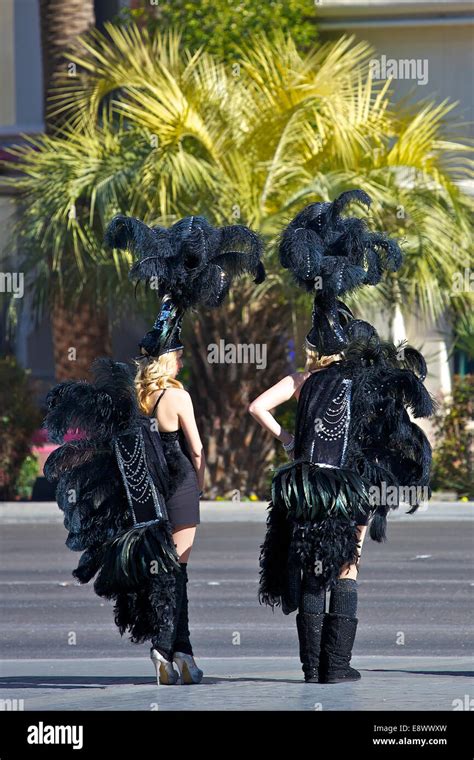 Show Girls Las Vegas Hi Res Stock Photography And Images Alamy