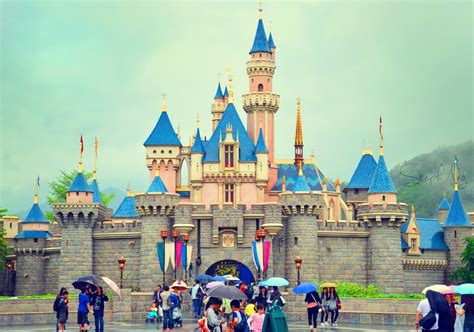 Hong kong disneyland resort consists of one park and three disney hotels (hong kong disneyland hotel, disney's hollywood hotel, and their newest hotel, the disney explorers lodge). Hong Kong Disneyland Is Adding 'Frozen' and Marvel Lands ...