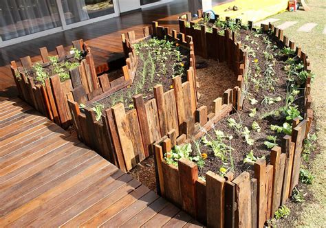 You can build a raised bed garden out of pallets wait for two or three pallets depending on the level that you want. Raised Garden Made By Using Used Pallet Wood | Wood Pallet ...