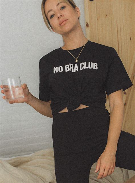 No Bra Club Tee Icône Womens Short Sleeve T Shirts Simons