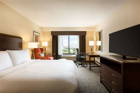 Hilton Garden Inn Atlanta Downtown King Guest Room 1211028