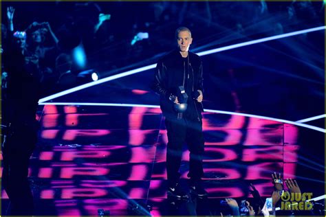 Eminem Rap God And Berzerk At Mtv Ema 2013 Video Photo 2989980