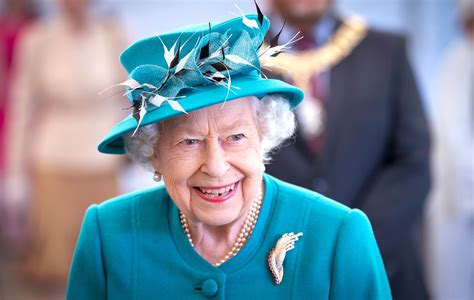 Queen Elizabeth Honours Britains Health Service For Pandemic Work