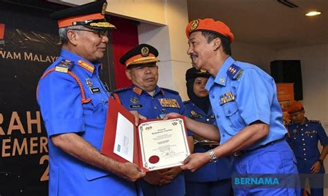 Yb datuk seri haji salahuddin bin ayub. 22,000 pelajar Malaysia masih terkandas di luar negara ...