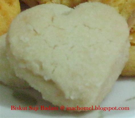 Time passed by so fast and the next thing you know, you have to get busy with so below is my version of making biskut suji or semolina biscuits. inachomel: BISKUT SUJI BADAM