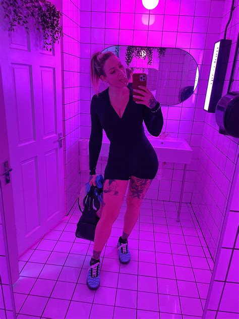 Tw Pornstars Ava Austen Twitter Pink To Make You All Wink 😉 1000