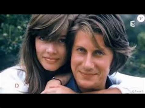 Sur des mélodies mélancoliques qu'elle affectionne, le répertoire de françoise hardy est en grande partie le reflet des doutes. Françoise Hardy et Jacques Dutronc - Brouillard dans la ...